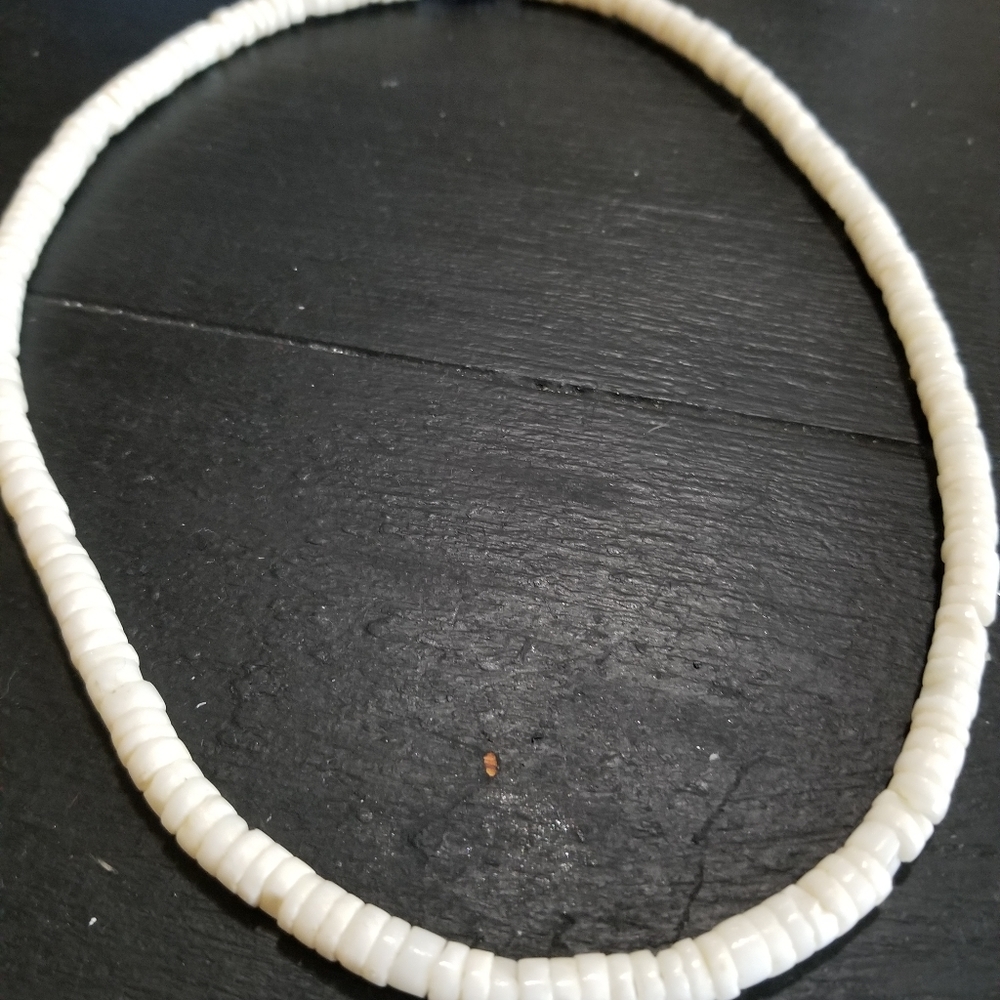3 necklaces- free with bundle - Picture 4 of 6